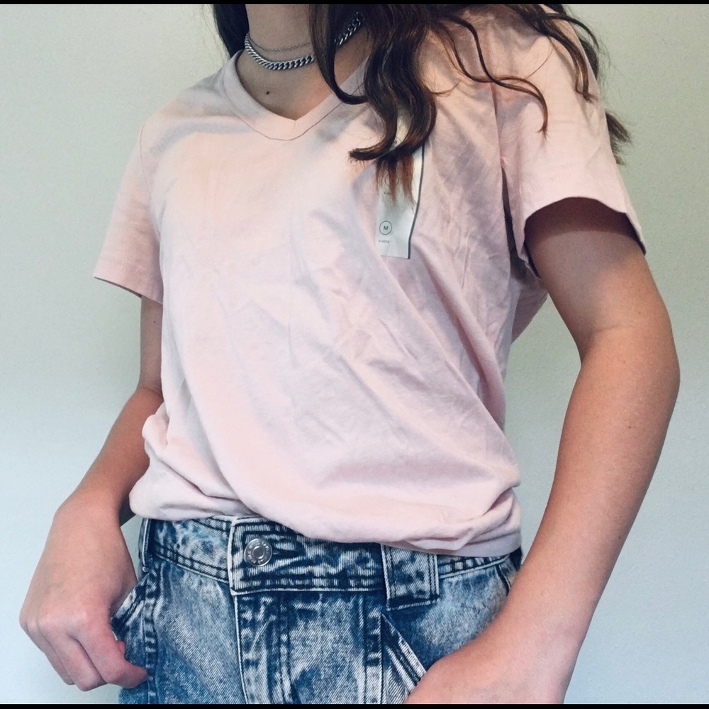 New Universal Thread pink V-neck